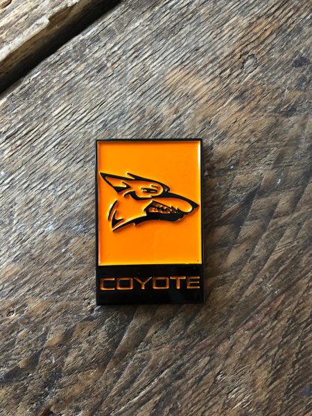 Coyote Emblem orange schwarz 