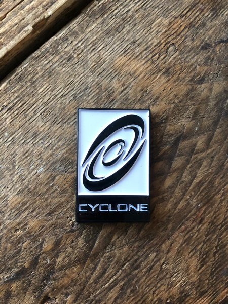 Cyclone Emblem weiss schwarz 