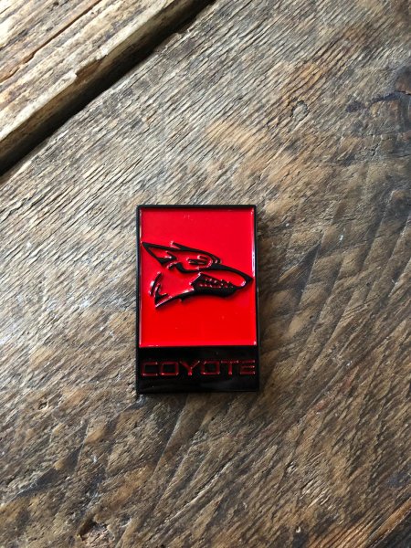 Coyote Emblem rot schwarz 